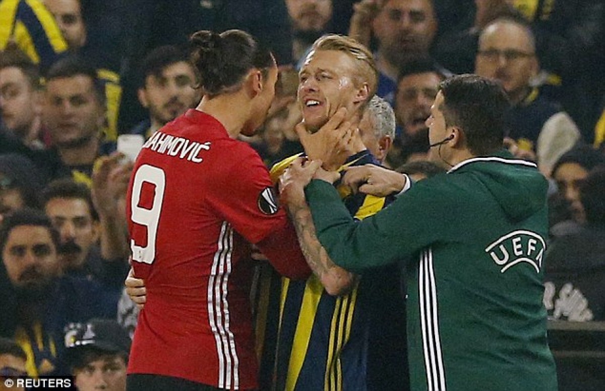 Manchester in the Hell and the City which Adores Football (+VIDEO)
